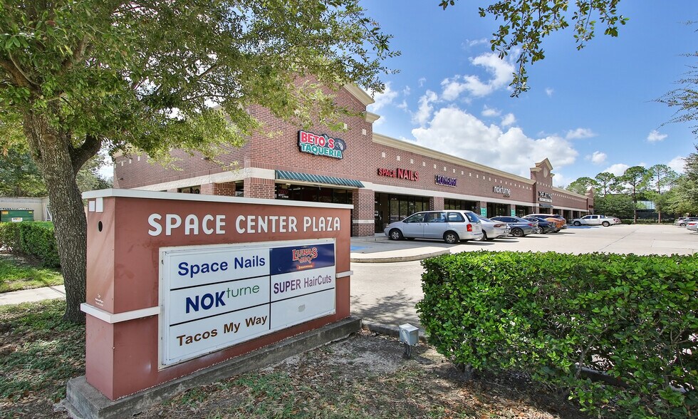 More Photos Of 17050 Saturn Ln, Houston Unknown For Lease