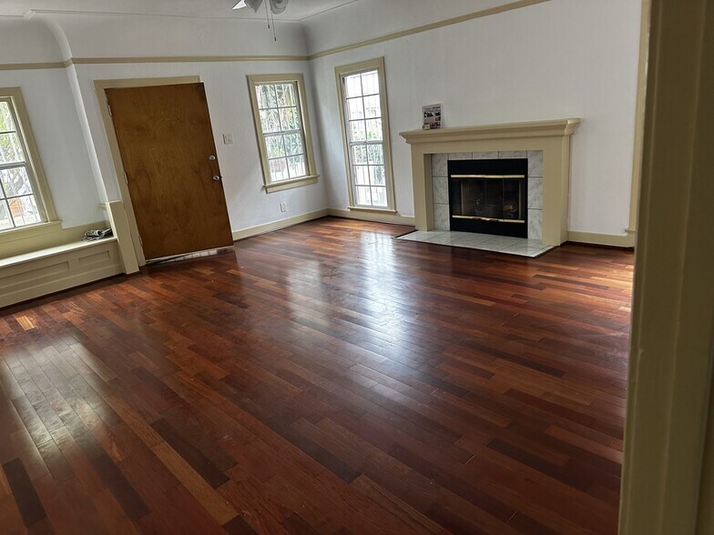 More Photos Of 1945 S Bronson Ave, Los Angeles Apartments For Sale