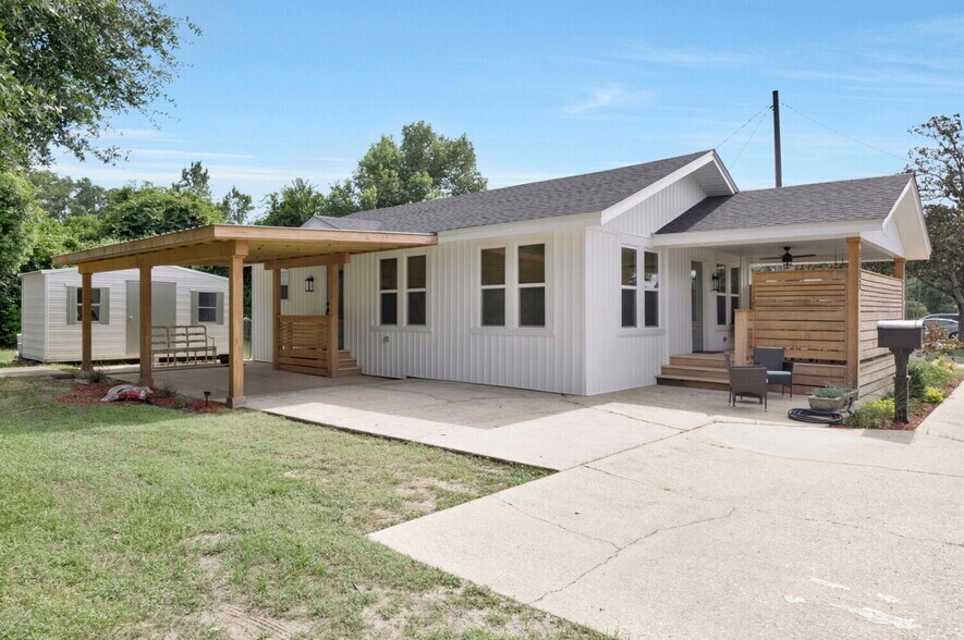 More Photos Of 6682 Ravine St, Milton Office Residential For Sale