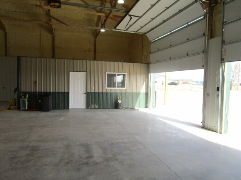 More Photos Of 365 Airlinks Dr, Garden City Industrial For Sale