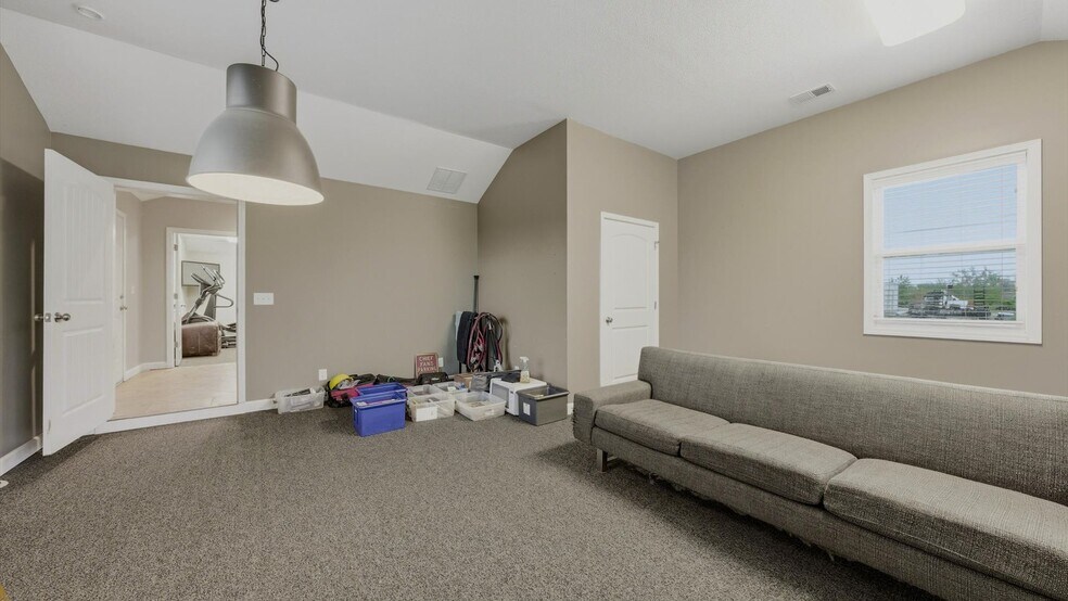 More Photos Of 2450 NW Lowenstein Dr, Lee's Summit Flex For Sale