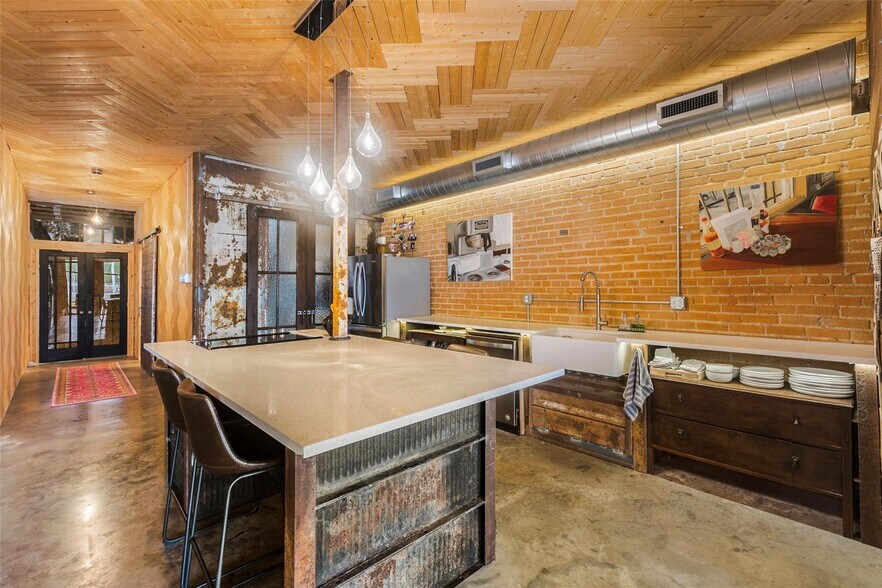 More Photos Of 110 E Main St, Cumby Storefront Retail Residential For Sale