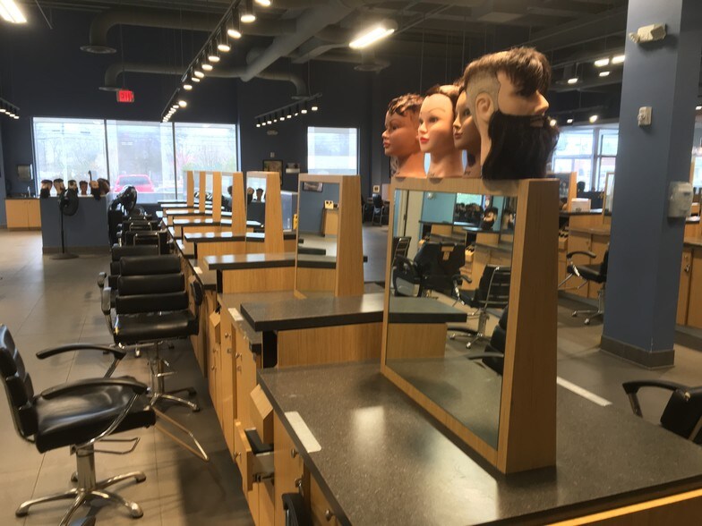More Photos Of 500 Kings Hwy E, Fairfield Freestanding For Lease