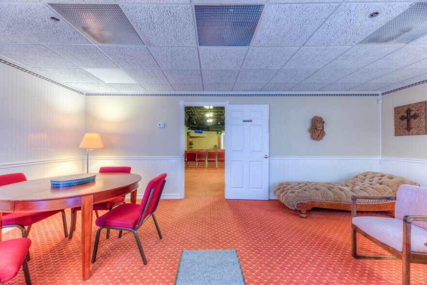 More Photos Of 1109 E Memphis St, Broken Arrow Religious Facility For Lease