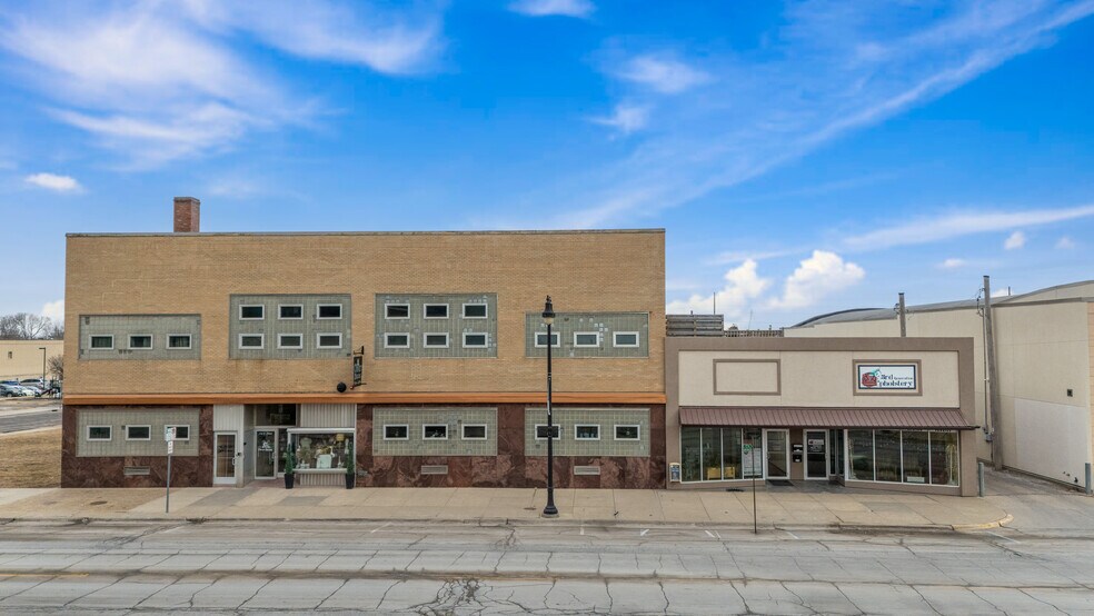 More Photos Of 218 E Main St, Marshalltown Storefront Retail Residential For Sale