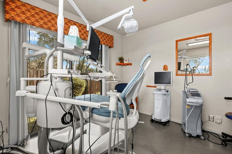 More Photos Of 2081 Victor Ave, Redding Office For Sale