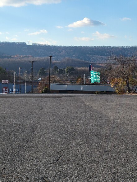 More Photos Of 2726-2708 Lee Hwy, Troutville Freestanding For Lease