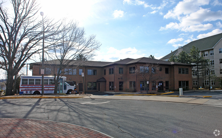 Primary Photo Of 465 Herndon Pky, Herndon Medical For Sale