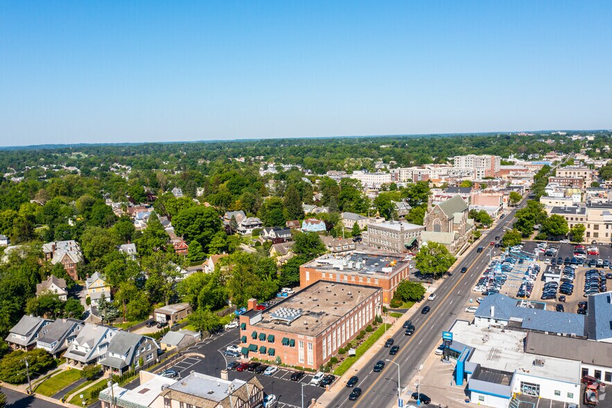 More Photos Of 120-124 E Lancaster Ave, Ardmore Office For Lease