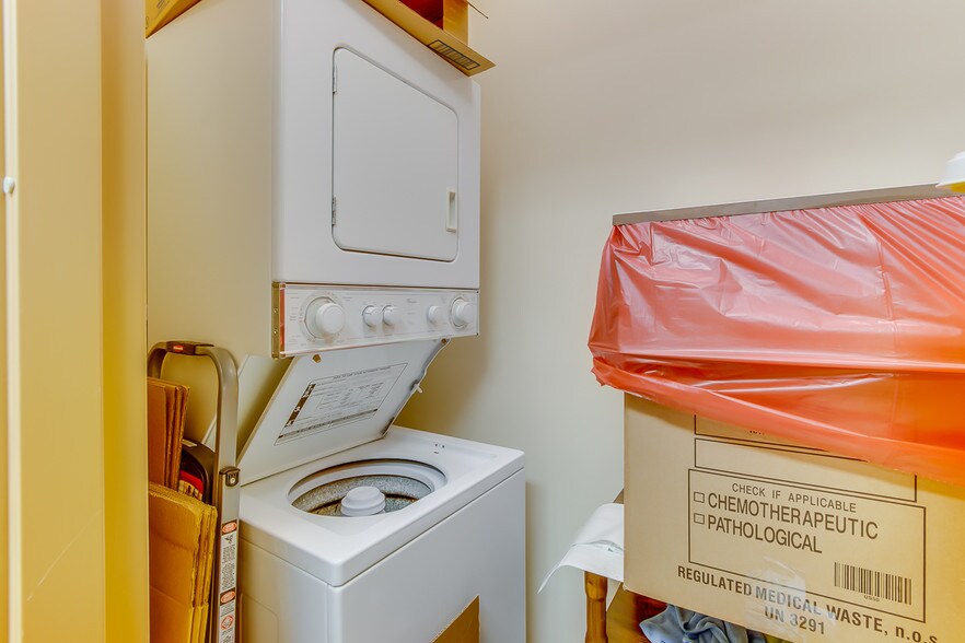 More Photos Of 135 Professional Park Dr, Seneca Healthcare For Lease