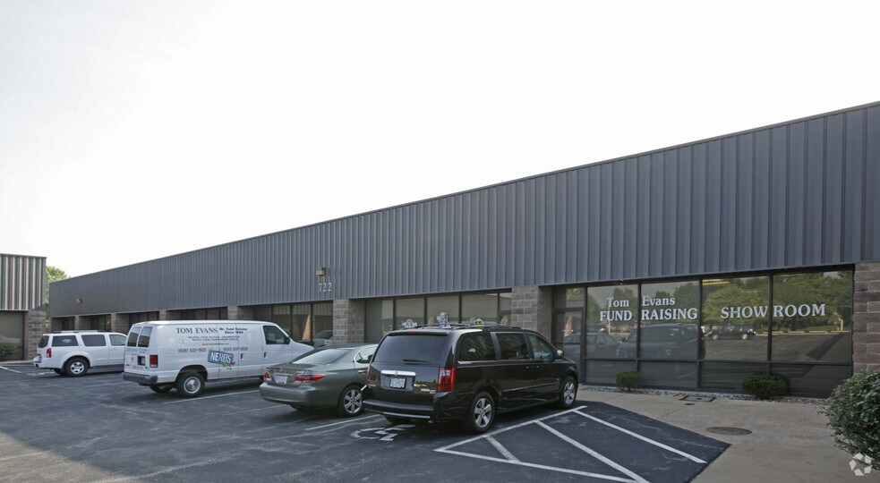 More Photos Of 722 Spirit Of St Louis Blvd, Chesterfield Unknown For Lease