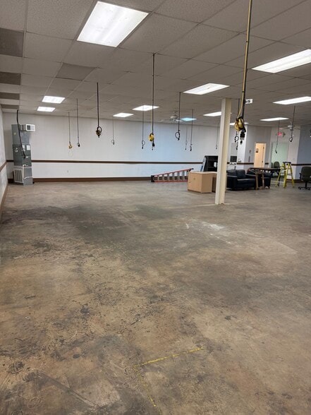 More Photos Of 7527 Gary Rd, Manassas Warehouse For Sale