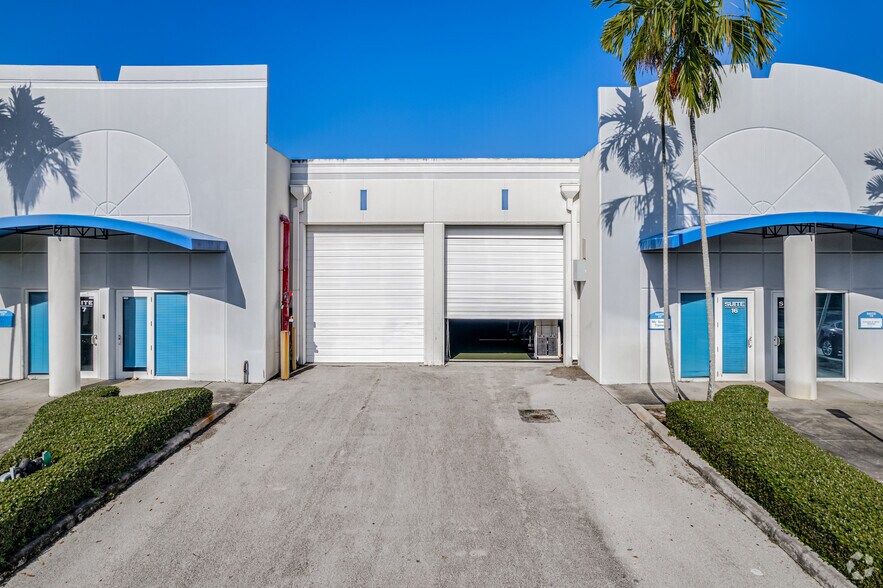 More Photos Of 6855 Lyons Technology Cir, Coconut Creek Warehouse For Lease