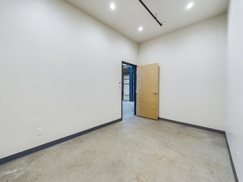 More Photos Of 39057 Ca-299 St, Willow Creek Light Manufacturing For Sale