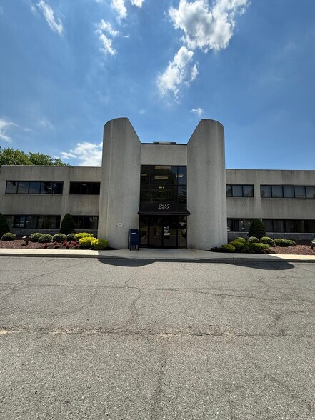 Primary Photo Of 225 Gordons Corner Rd, Manalapan Township Medical For Lease
