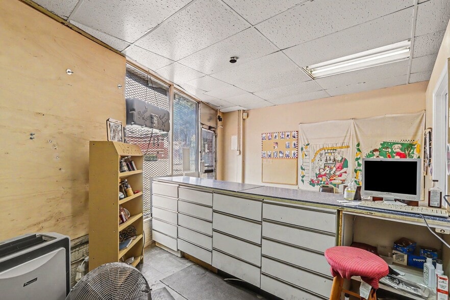 More Photos Of 450 Flat Shoals Ave, Atlanta Storefront For Sale