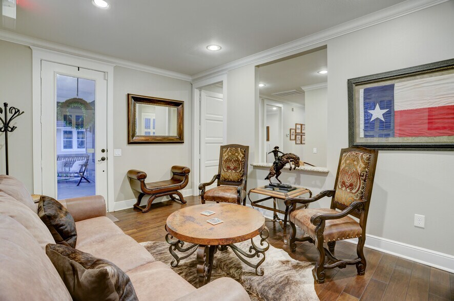 More Photos Of 206 Brooks St, Sugar Land Office Residential For Sale