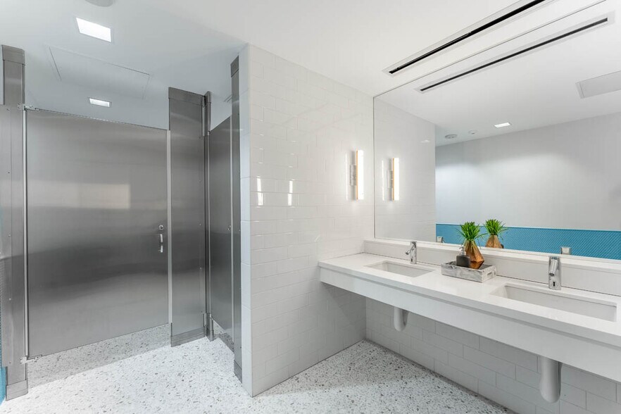 More Photos Of 3400 Oak Grove Ave, Dallas Office For Lease