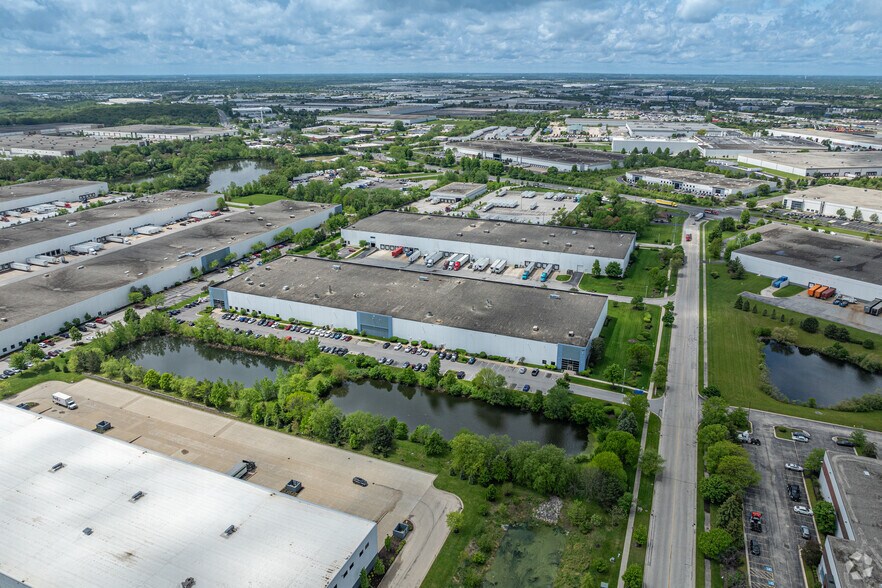 More Photos Of 2715 Davey Rd, Woodridge Distribution For Lease