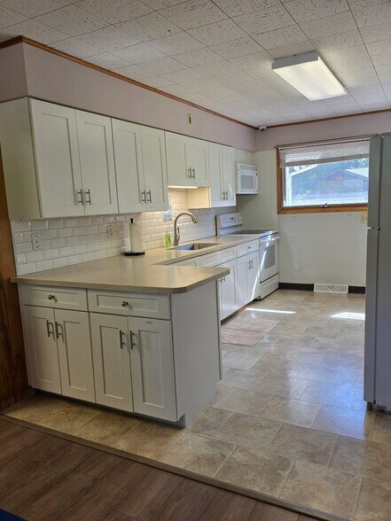 More Photos Of 1350 E Rhorer Rd, Bloomington Specialty For Sale