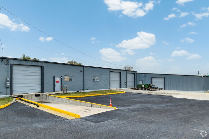 More Photos Of 1942 S Interstate 35, San Marcos Warehouse For Sale