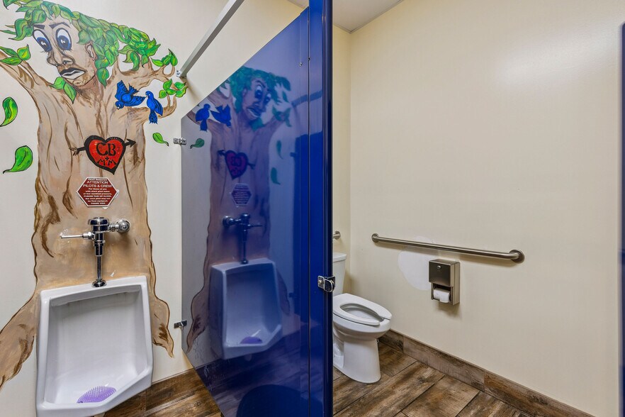 More Photos Of 102 N Rogers St, Aberdeen Restaurant For Sale