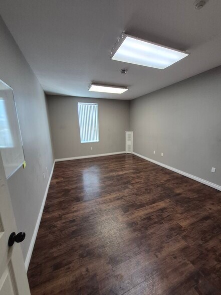 More Photos Of 260 Centre St, Petrolia Warehouse For Lease