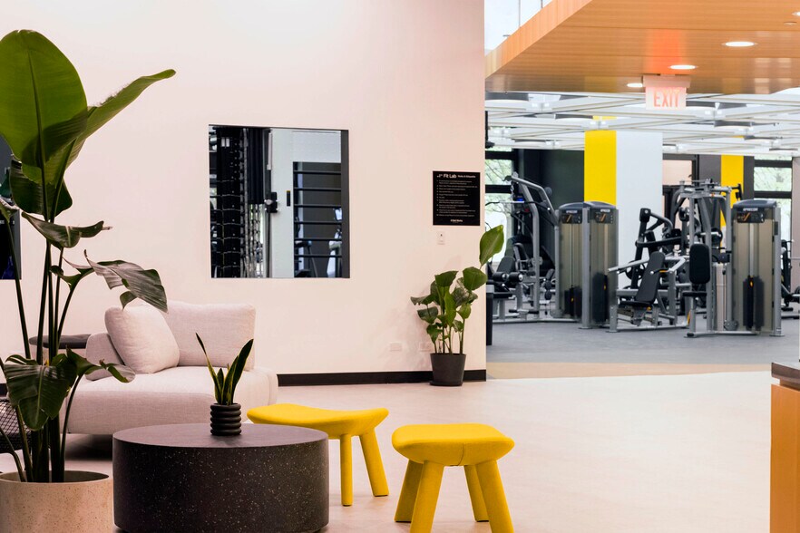 More Photos Of 2000 Center Dr, Hoffman Estates Unknown For Lease