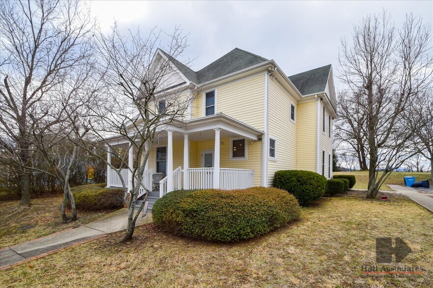 More Photos Of 124 Wells Ave NW, Roanoke Office Residential For Lease