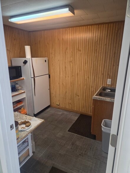 More Photos Of 77 Stewart Ave, Washington Manufacturing For Lease