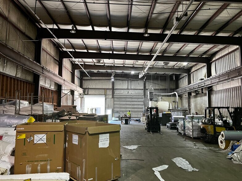 More Photos Of 327 S Tate St, Corinth Warehouse For Lease