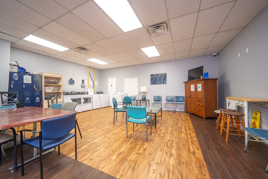 More Photos Of 1015 McCann Rd, Longview Office For Sale