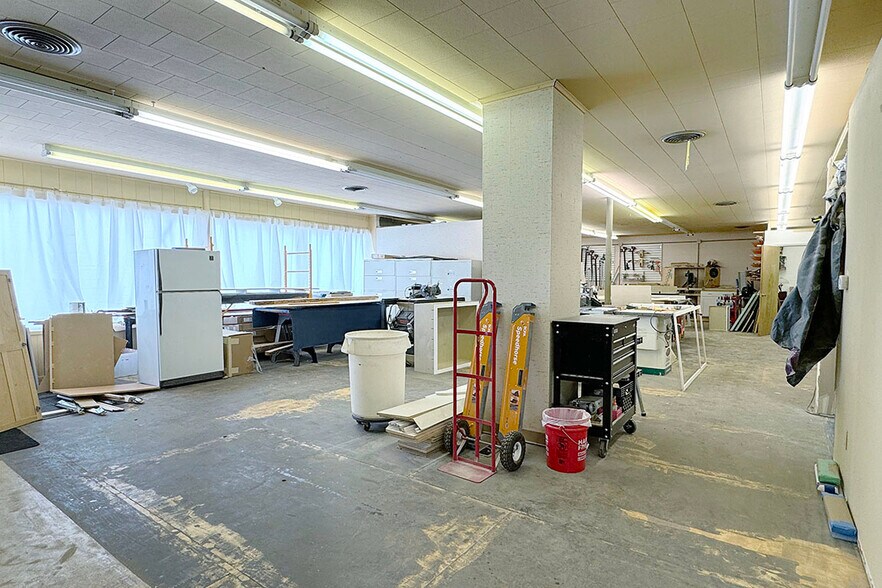 More Photos Of 1801 Wood St, Elkhart Storefront For Sale