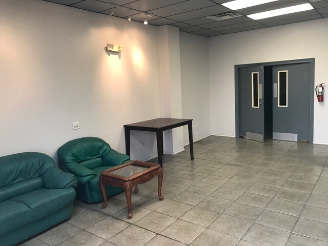 More Photos Of 1101 W Ferguson Ave, Pharr Showroom For Lease