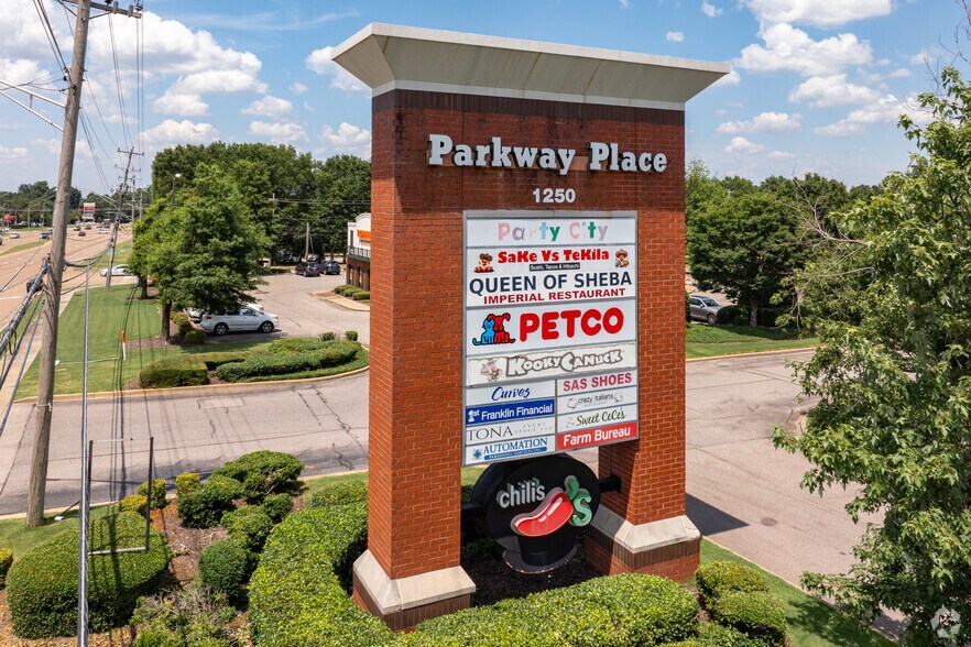 More Photos Of 1250 N Germantown Pky, Cordova General Retail For Lease