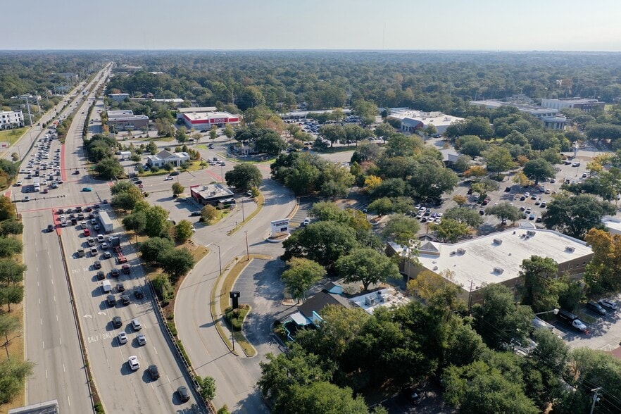 More Photos Of 341 Johnnie Dodds Blvd, Mount Pleasant Restaurant For Sale