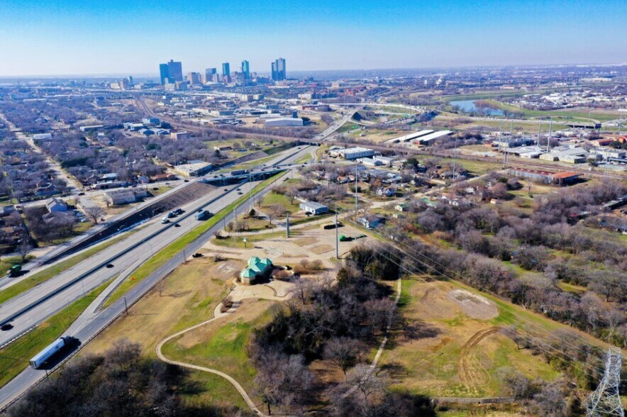 More Photos Of 1832-1833 Stella St, Fort Worth Warehouse For Sale