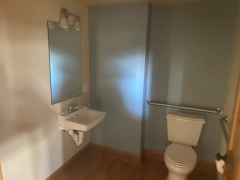 More Photos Of 201-209 W Pike St, Clarksburg Office Residential For Lease