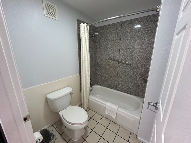 More Photos Of 125 Rushing Rd W, Denham Springs Hotel For Sale