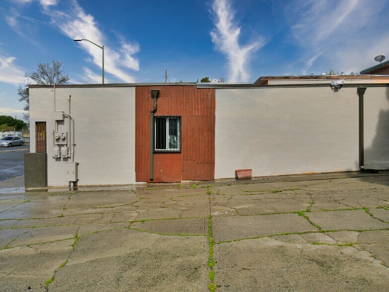 More Photos Of 9614-9616 MacArthur Blvd, Oakland Religious Facility For Lease