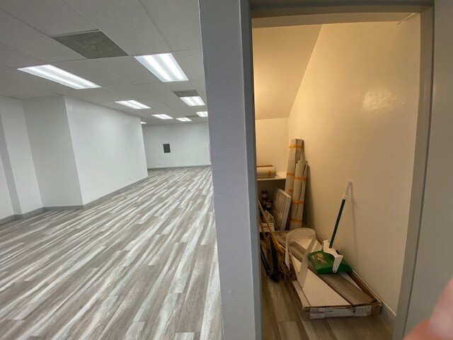 More Photos Of 11232 Vanowen St, North Hollywood Storefront Retail Office For Lease