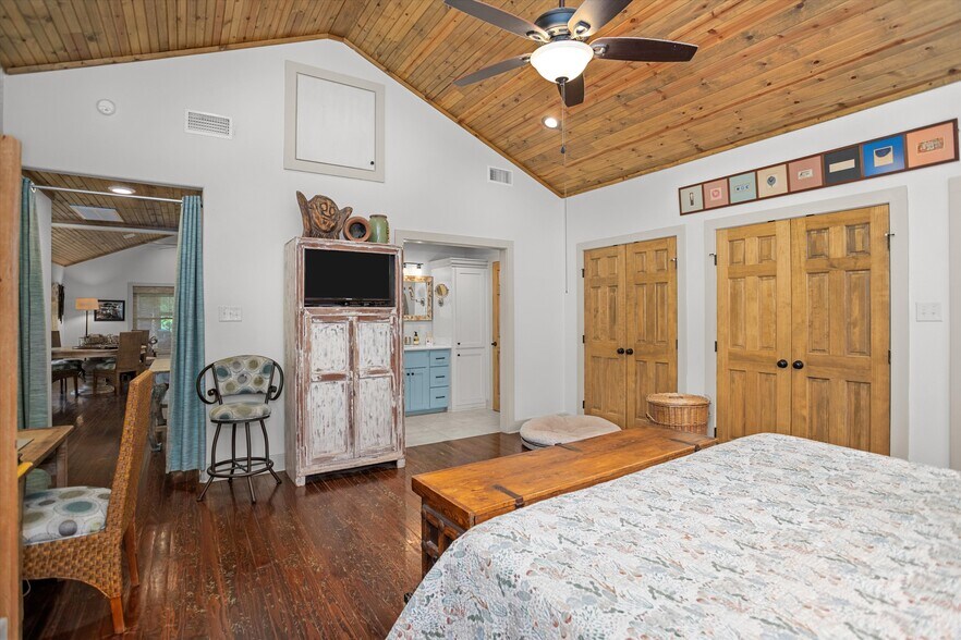 More Photos Of 310 N Mound St, Nacogdoches Flex For Sale