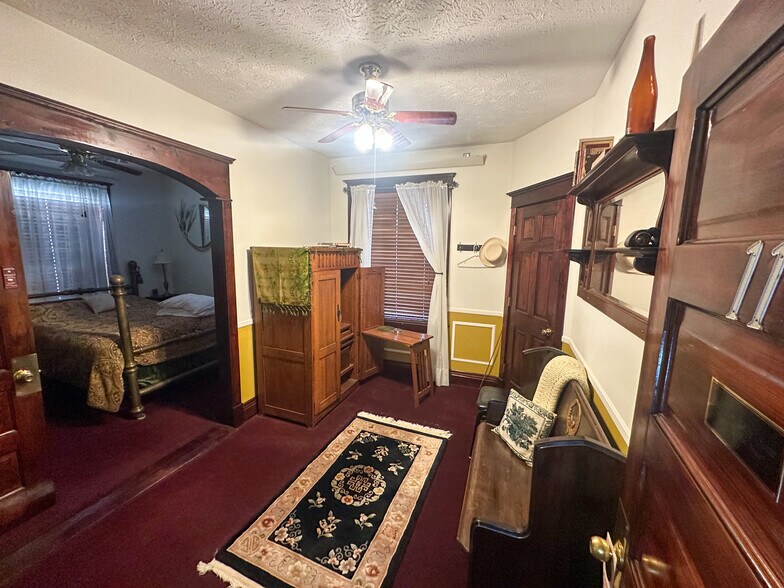 More Photos Of 211 W Kansas St, Crofton Hotel For Sale