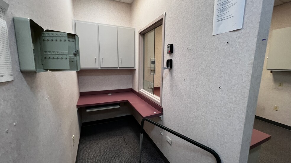 More Photos Of 2100 Ferry St, Easton Medical For Lease