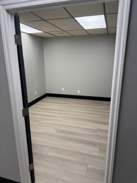 More Photos Of 62 E 11th St, Tracy Office For Lease