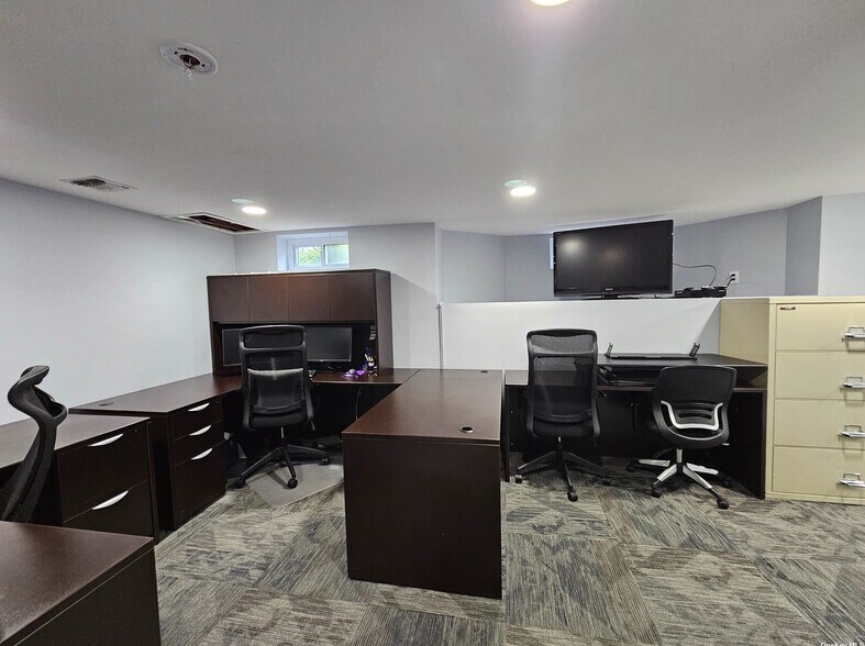 More Photos Of 76 Medford Ave, Patchogue Office For Lease