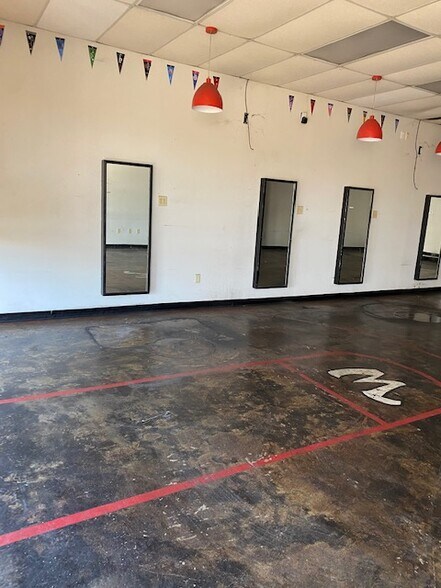 More Photos Of 1410-1444 Ellis Ave, Jackson General Retail For Sale