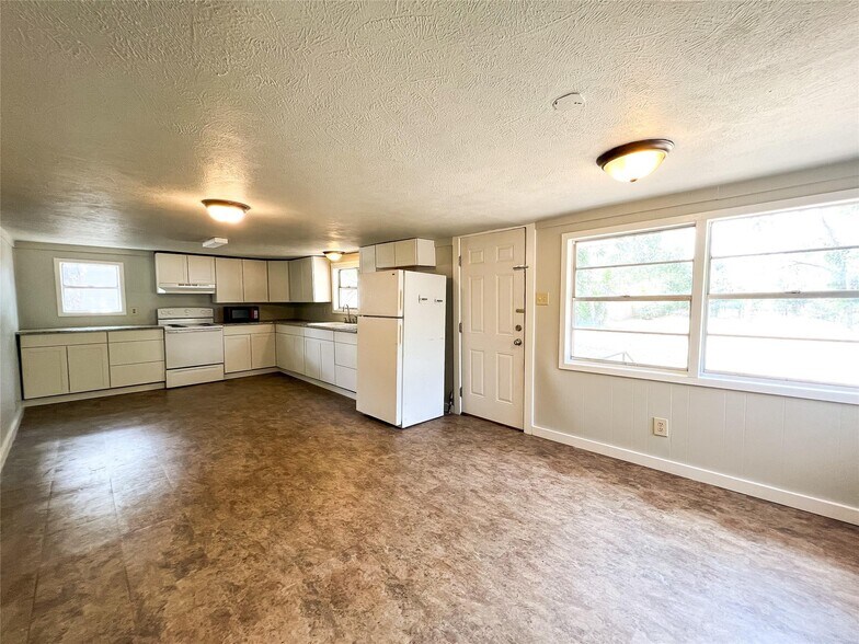 More Photos Of 1425 W Groesbeck St, Stephenville Apartments For Sale