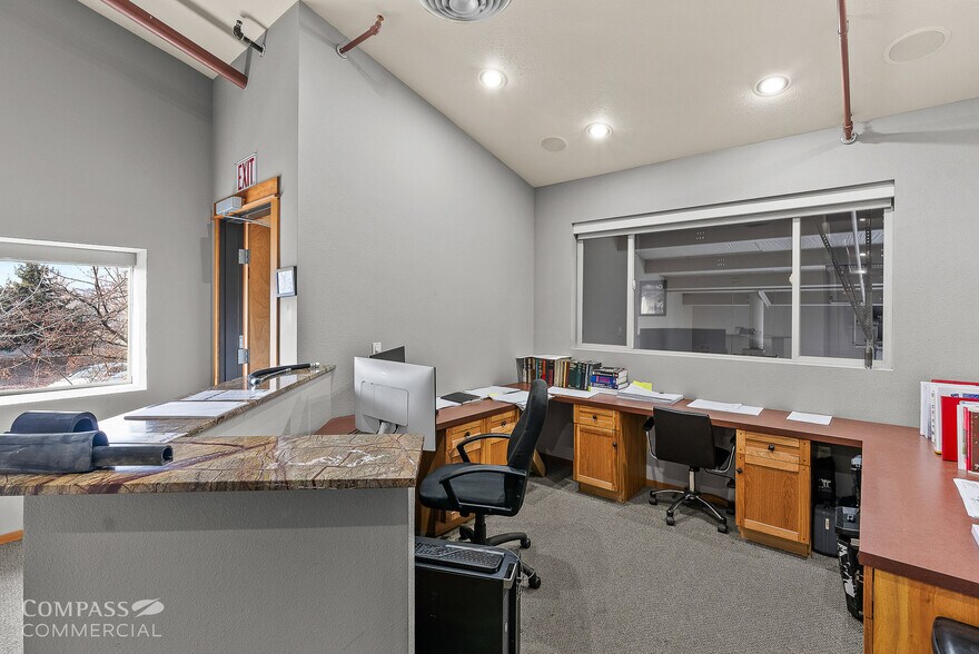 More Photos Of 20680 Carmen Loop, Bend Warehouse For Sale