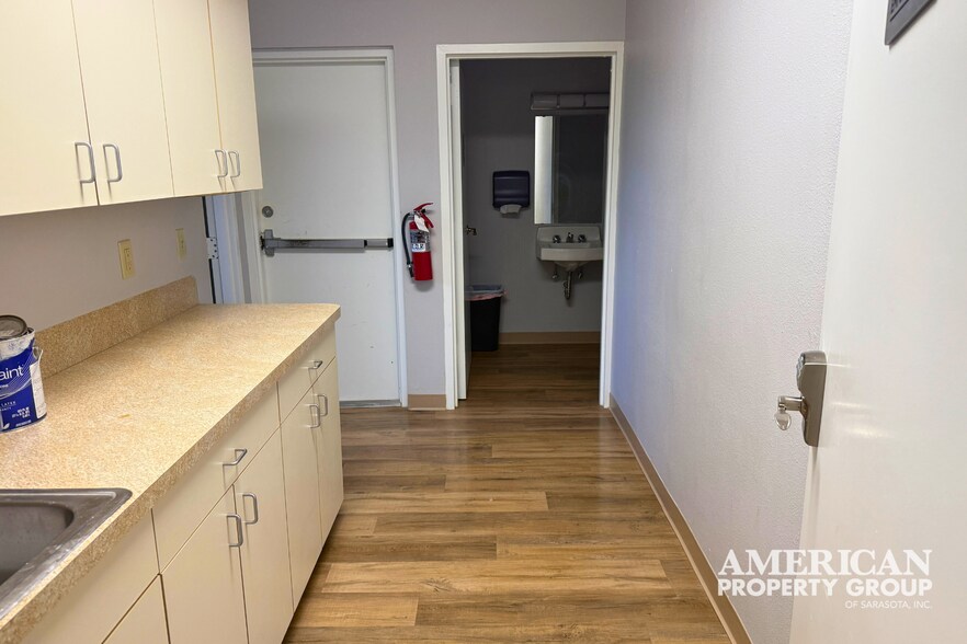 More Photos Of 201 4th Ave, Bradenton Medical For Sale